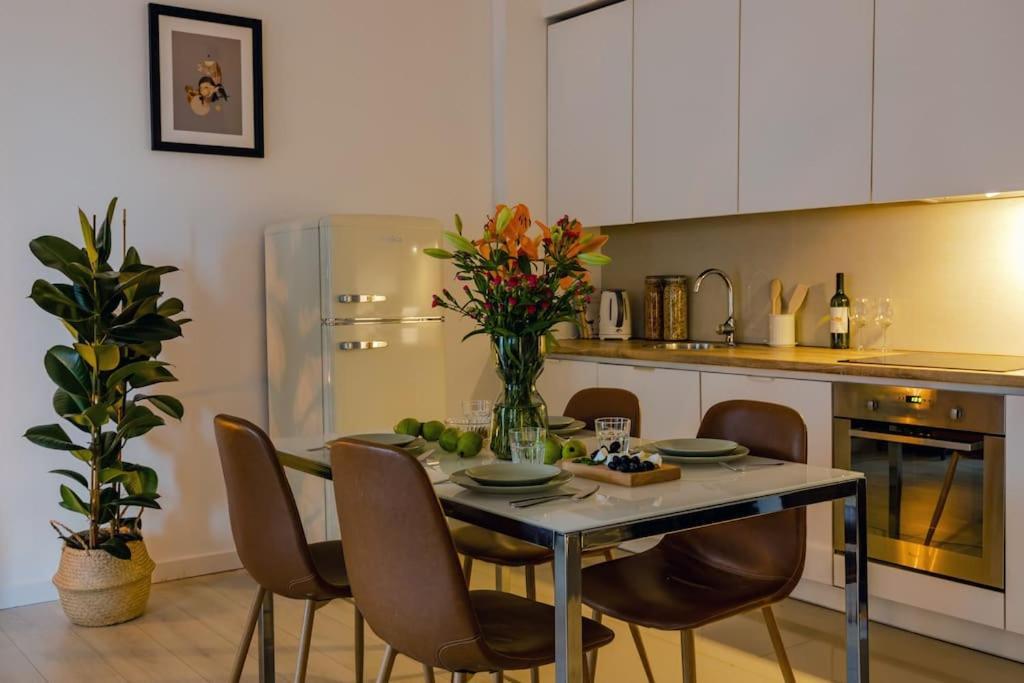 Oomph Downtown Atmospheric Zelazna Street Appartement *
